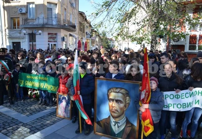 (Видео) Враца отбеляза тържествено Деня на будителите