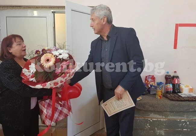 Кметът Събков изненада Лилия Николова за рождения й ден