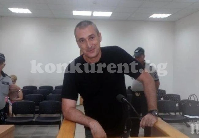 Обвиненият за смъртта на родителите си твърди, че не е автор на кървавата вендета