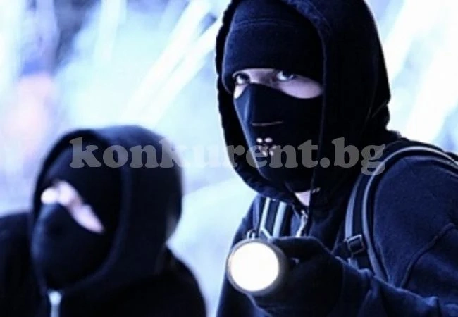 Маскирани обраха училище във Вършец, закопчаха ги