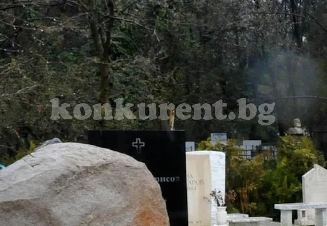 Старци нападнаха погребение, не дават да положат тялото в земята