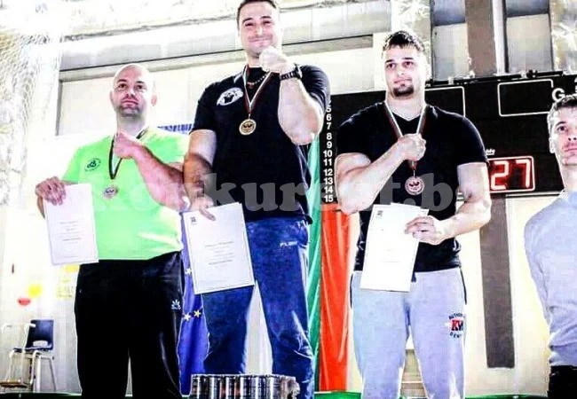Иван Младенов закри сезона с два медала в Благоевград