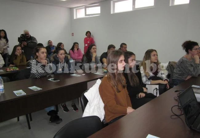 Тийнейджъри влязоха в КОЦ-Враца заради медицинската физика СНИМКИ