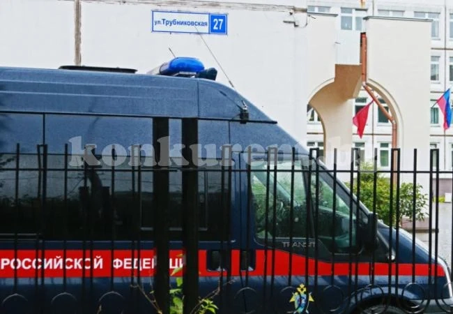 Мъж изнасили две 13-годишни девойчета и майка на малко дете, защото не намери любовницата си в хотел