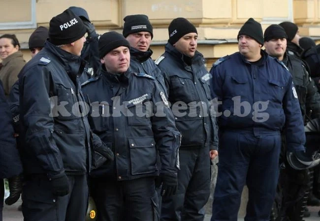 Вижте какво свършиха ченгетата във Врачанско преди празника им