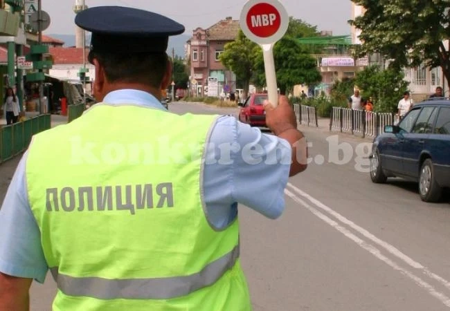 Ченгета проверяваха по пътищата и на професионалния си празник