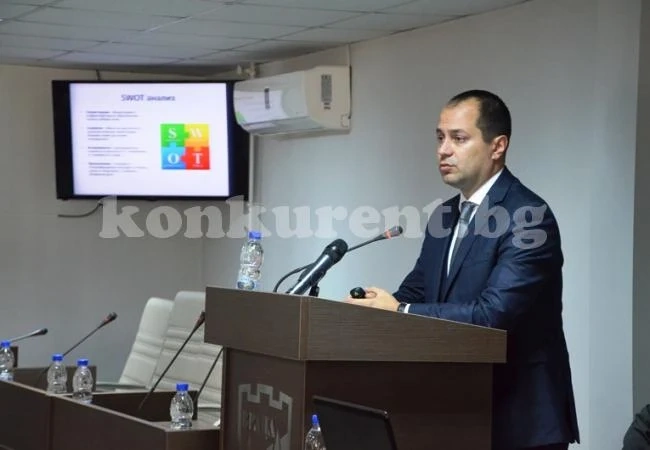 ОБНОВЕНА Каменов отчете успехите за 2 години, не скри и проблемите СНИМКИ