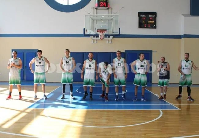 Ботев 2012 със 7 от 7 в първа дивизия на НАЛБ