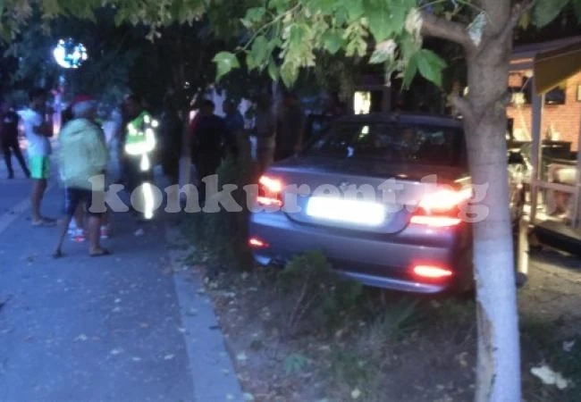 Софиянка се заби в къща в Димово