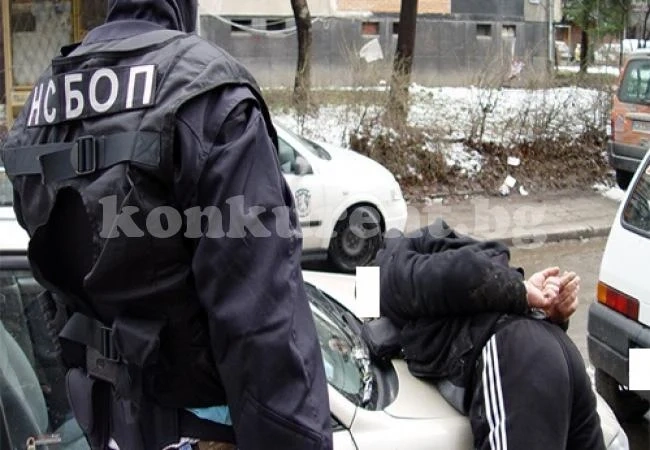 Полицията разкри извършители на кражби