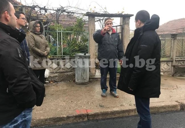 Кметът Каменов отиде на проверка на ремонтите в кв. Кулата СНИМКИ
