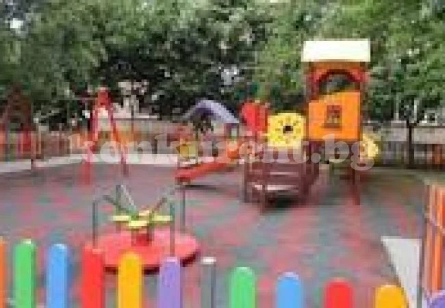 Задържаха криминално проявен с дрога на детска площадка