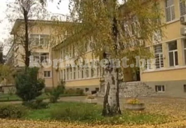 Психично болен с питбул нападна лекар