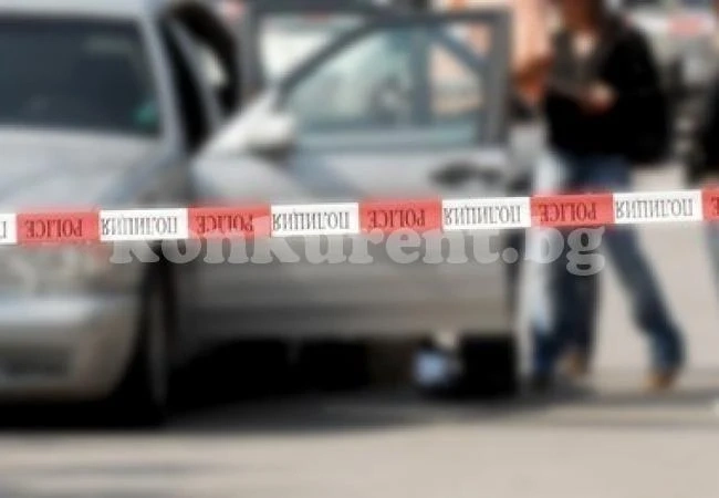 Баща и син пребиха 19-годишен младеж.