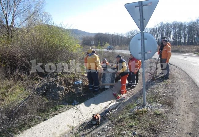 Монтират осветление на проблемно кръстовище СНИМКИ