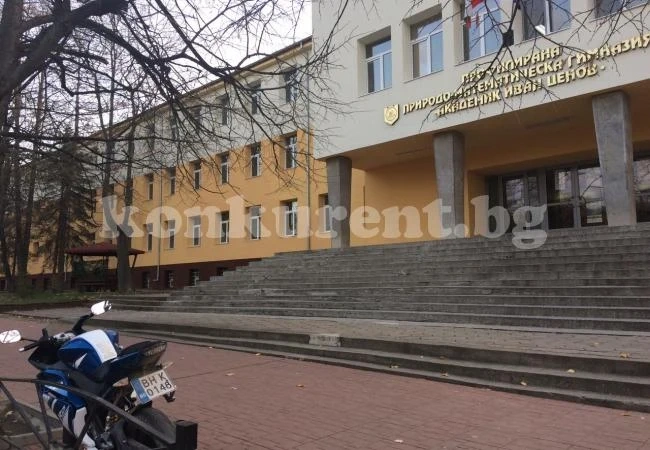 С мотор на училище СНИМКИ