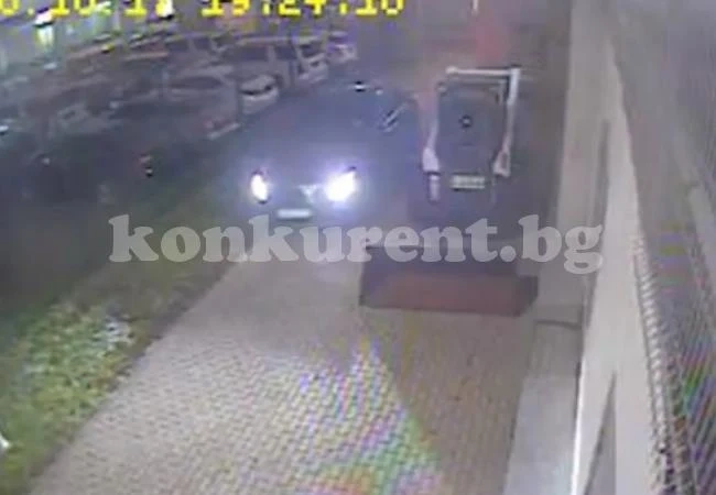 Облечен като боклукчия открадна суперскъп мерцедес