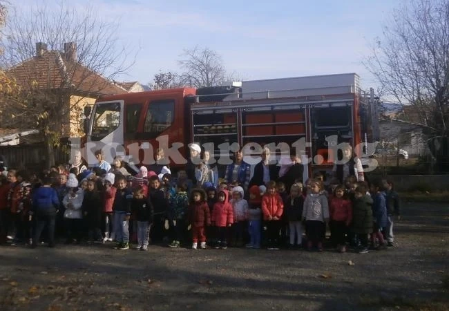 Учиха малчугани как да реагират при пожари и бедствия