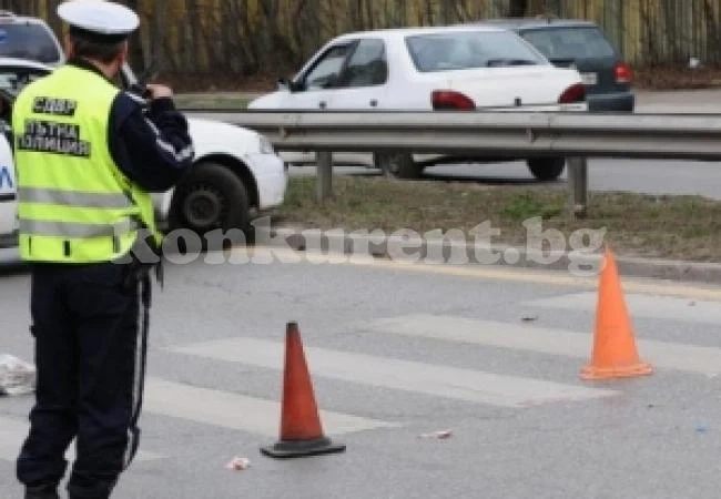 60-годишна пешеходка е в болница, блъсната на зебра