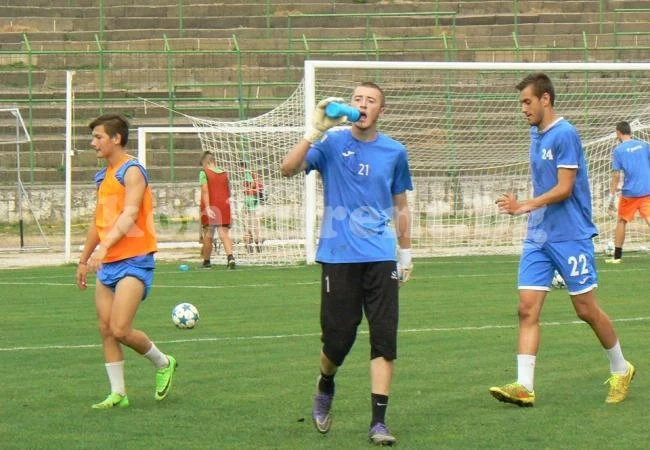 Няма да търсят заместник на Женята извън \