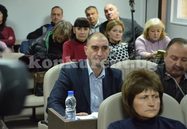 Горещи дебати около две оставки в общински съвет СНИМКИ+ВИДЕО