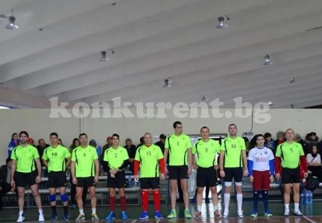 Светците „осветиха” спортната зала в Берковица