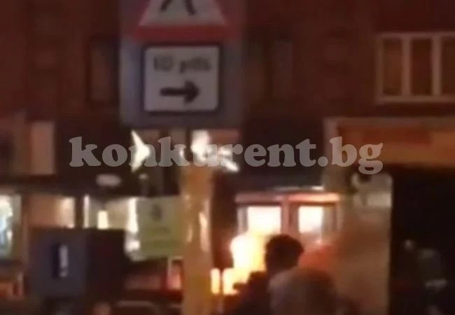 (Видео) Кола се взриви близо до коледен базар в Лондон
