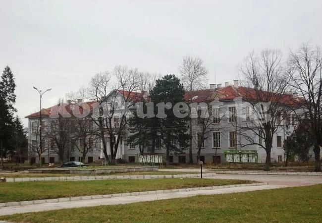 Продават на търг апетитен имот