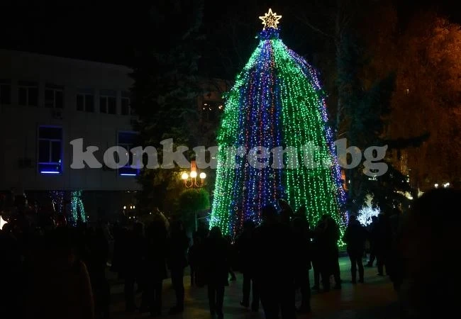 Хиляди светлини озариха Монтана преди Коледа
