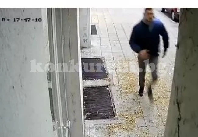 (ВИДЕО)Пребиха мъж в центъра, камера засне всичко