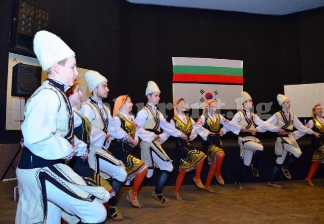 Десетки аплодираха врачански и корейски изпълнители на концерта на приятелството