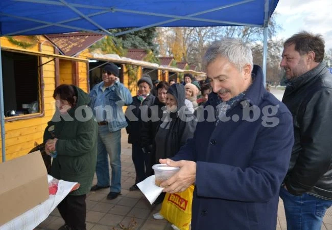 Стотици похапнаха рибена чорба на площад „Жеравица”