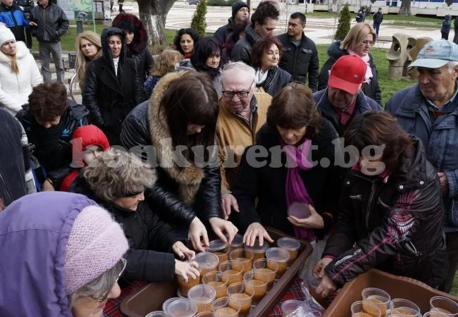И Мездра се отчете с курбан на Никулден СНИМКИ