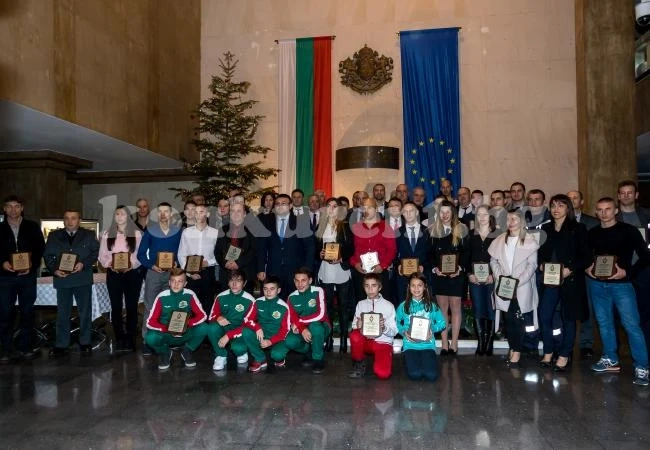 Катя Василева, Перуци и Мими Христова са сред отличниците на СА-МВР за 2017 г.