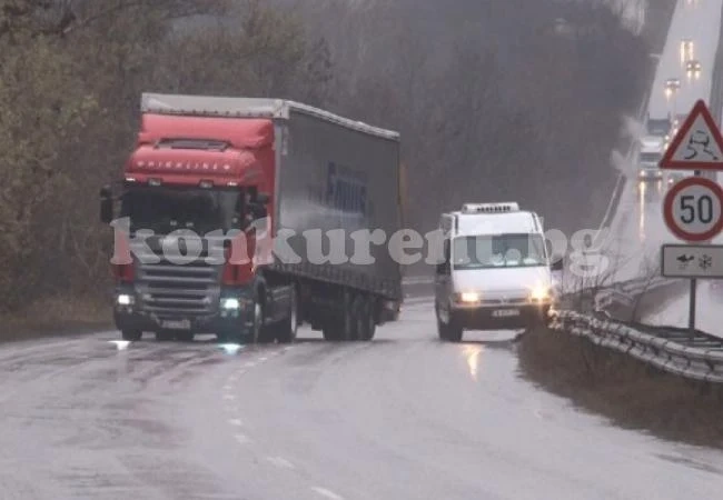 Верижни катастрофи по Е79, няма сериозно пострадали