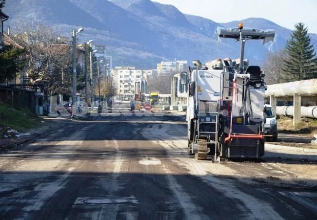 СНИМКИ Пак мирише на асфалт над Враца