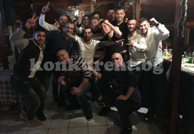 Първа Атомна закри сезона с мощен банкет, Ганчев и Бандерата блеснаха с хитове /СНИМКИ/