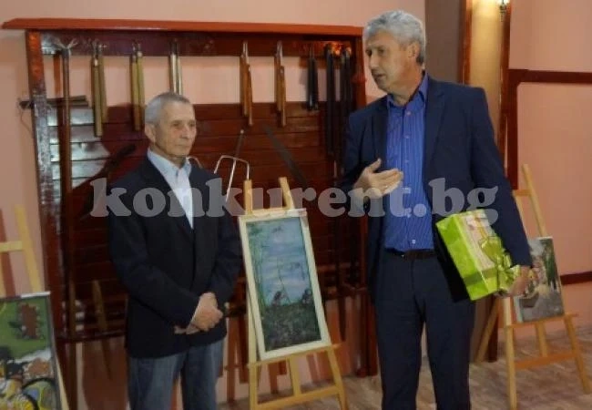Василий Ковяр представи първата си самостоятелна изложба в Мездра