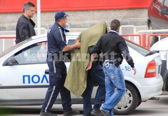 Нервак заплаши полицаи