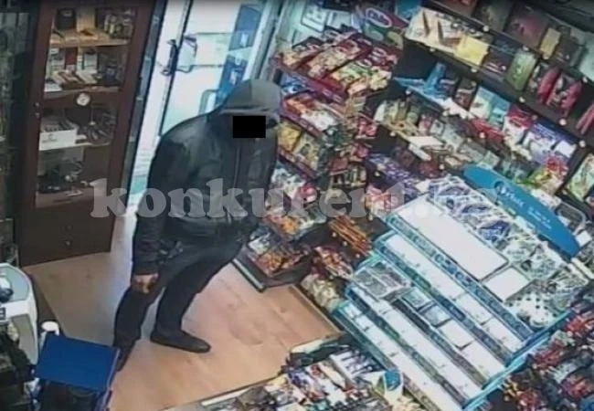 Задигнаха цигари и ваучери от магазин