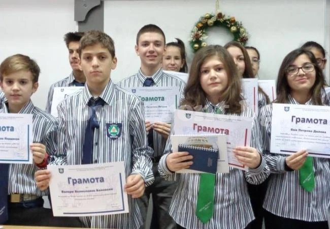 Изявени ученици от ППМГ „Акад. Иван Ценов“ – Враца с награди за постигнати успехи