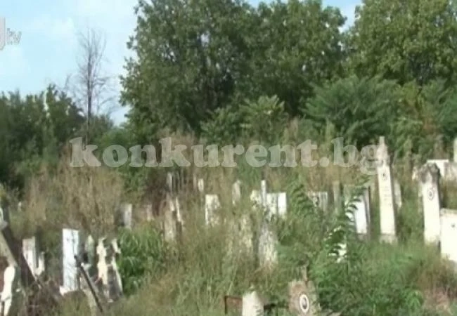 Баща преби и завърза сина си в гробище