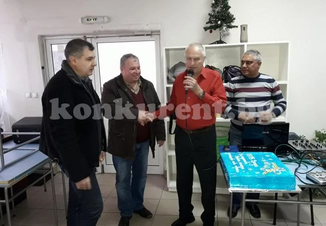 Пенсионери се веселиха на коледно парти във Враца /СНИМКИ/