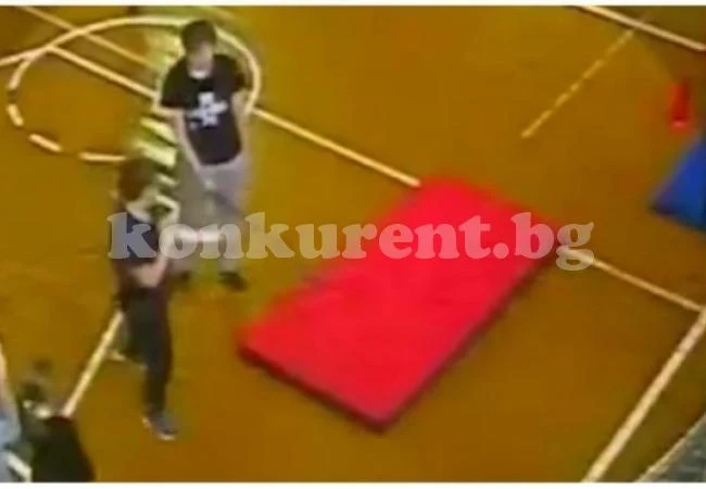 Ученик си счупи гръбнака в час по физическо възпитание (СНИМКИ/ВИДЕО 18+) 