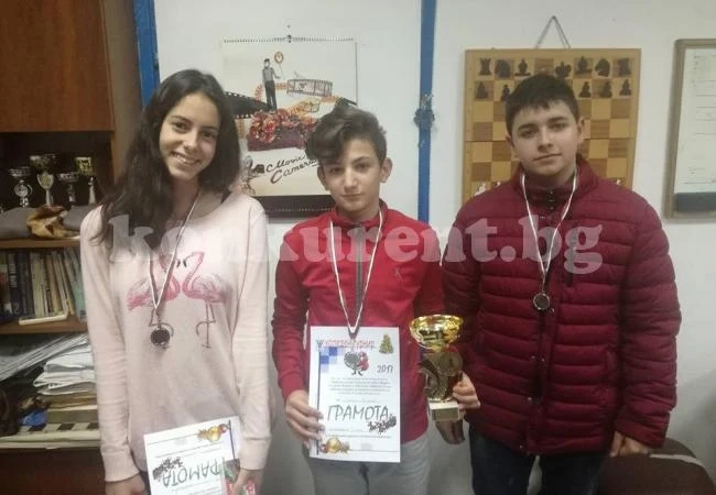 Захари Виденов триумфира на шах със 100% резултат, Рая отчете девойките