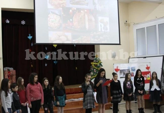 Ученици спретнаха коледно пътешествие на 4 езика
