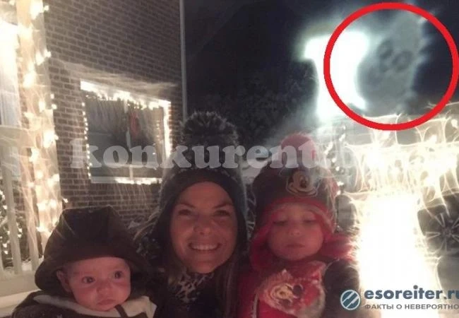 Семейство случайно хвана на СНИМКА весело коледно привидение