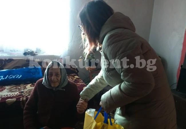 Общинари зарадваха възрастни хора в Козлодуй