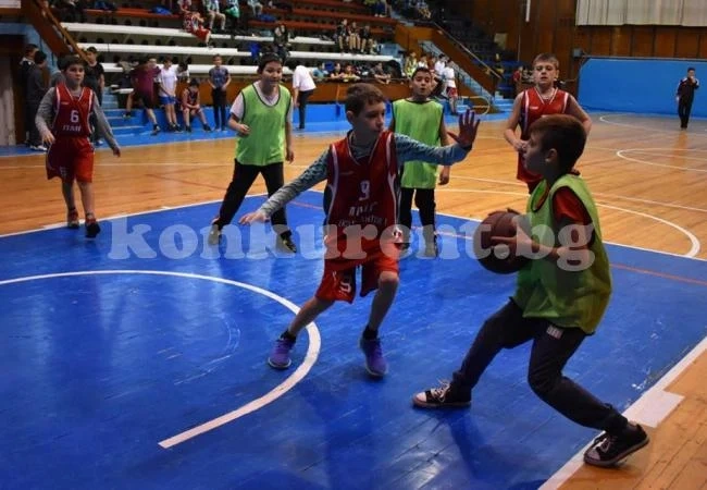 Ученическата 3х3 баскетболна лига има своите призьори при VI и VII клас
