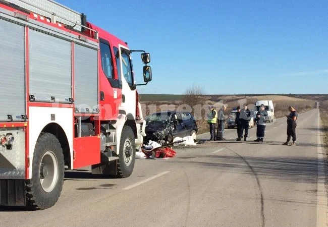 Погребват загиналото семейство в обща гробница в Девене